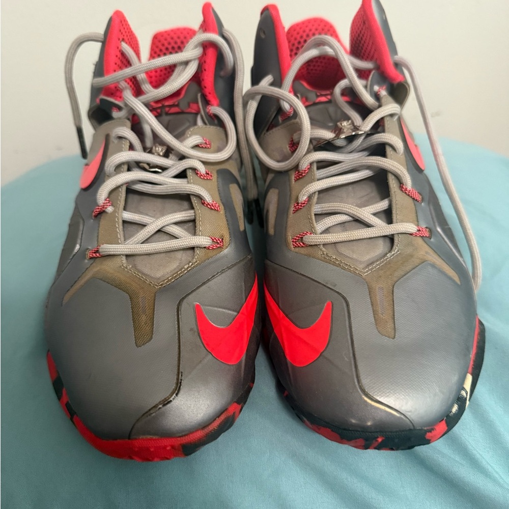 Nike Gray and Red Dynamic Sneakers